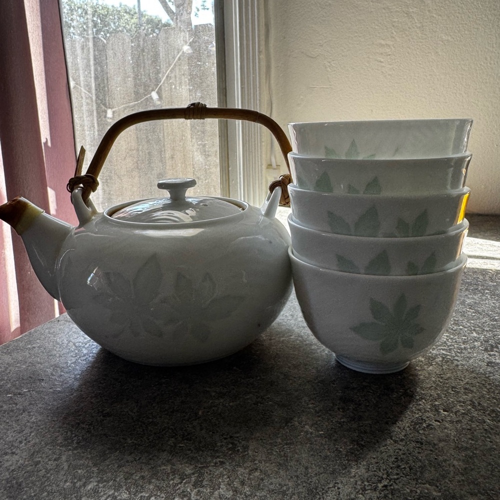 Elegant White Teapot and Bowl Set
